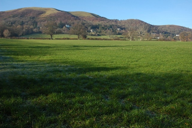 Kuva ”Malvern Wells” käyttäjältä Philip Halling (CC BY-SA) / rajattu alkuperäisestä kuvasta