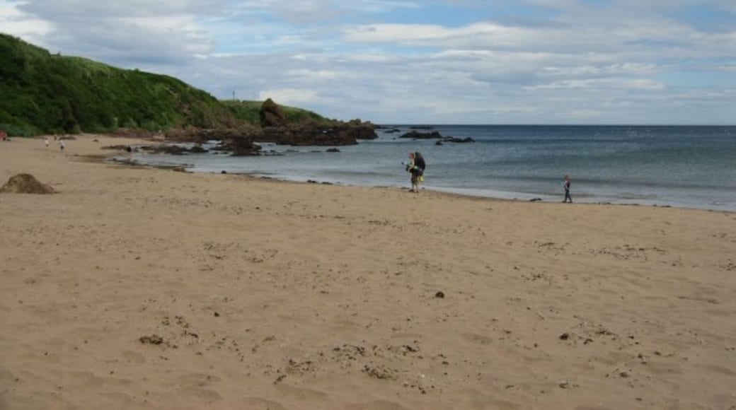 Photo "Coldingham Sands" by Alison Rawson (CC BY-SA) / Cropped from original