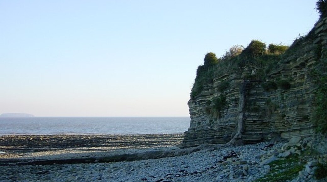 Photo "Sully and Lavernock" by Penny Mayes (CC BY-SA) / Cropped from original