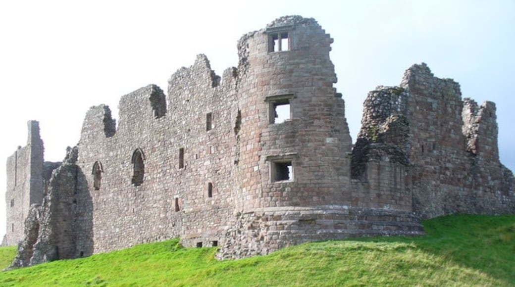 Foto "Castello di Brough" di Colin Smith (CC BY-SA) / Ritaglio dell’originale