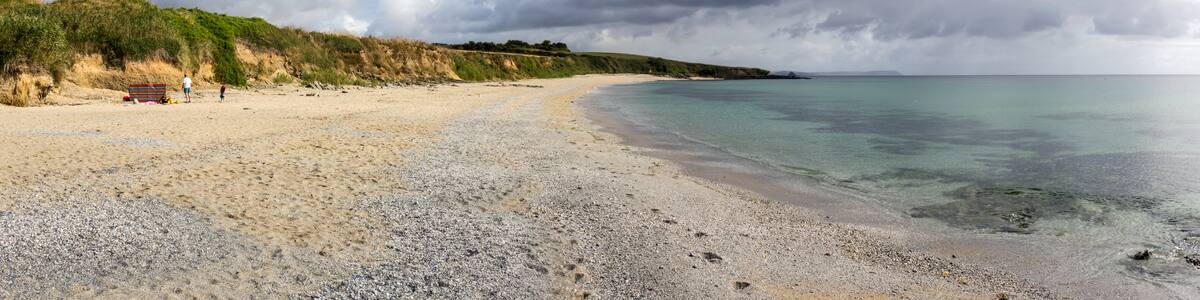 Photo "Towan Beach, Cornwall" by Raymond (Creative Commons Attribution-Share Alike 4.0) / Cropped from original