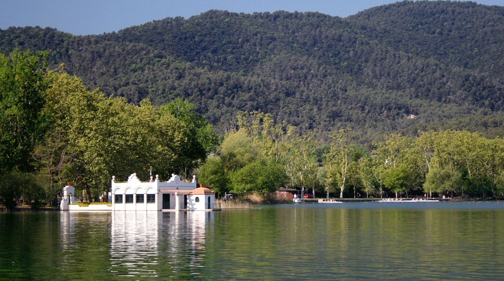 Photo "Banyoles" by Jorge Franganillo (CC BY) / Cropped from original