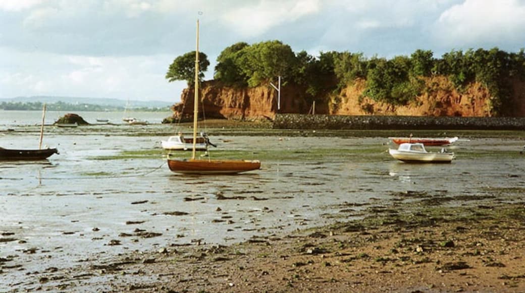 Photo "Lympstone" by Martin Bodman (CC BY-SA) / Cropped from original