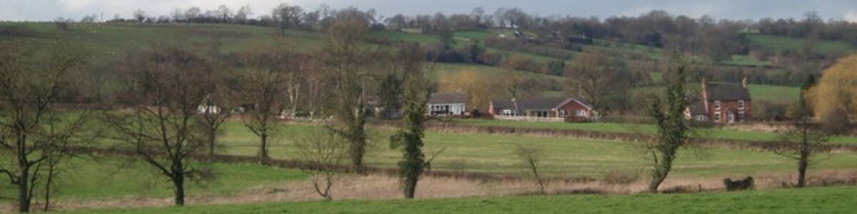 Photo "Wallash Mayfield Wallas Mayfield taken from behind the houses" by Pat Poyser (Creative Commons Attribution-Share Alike 2.0) / Cropped from original