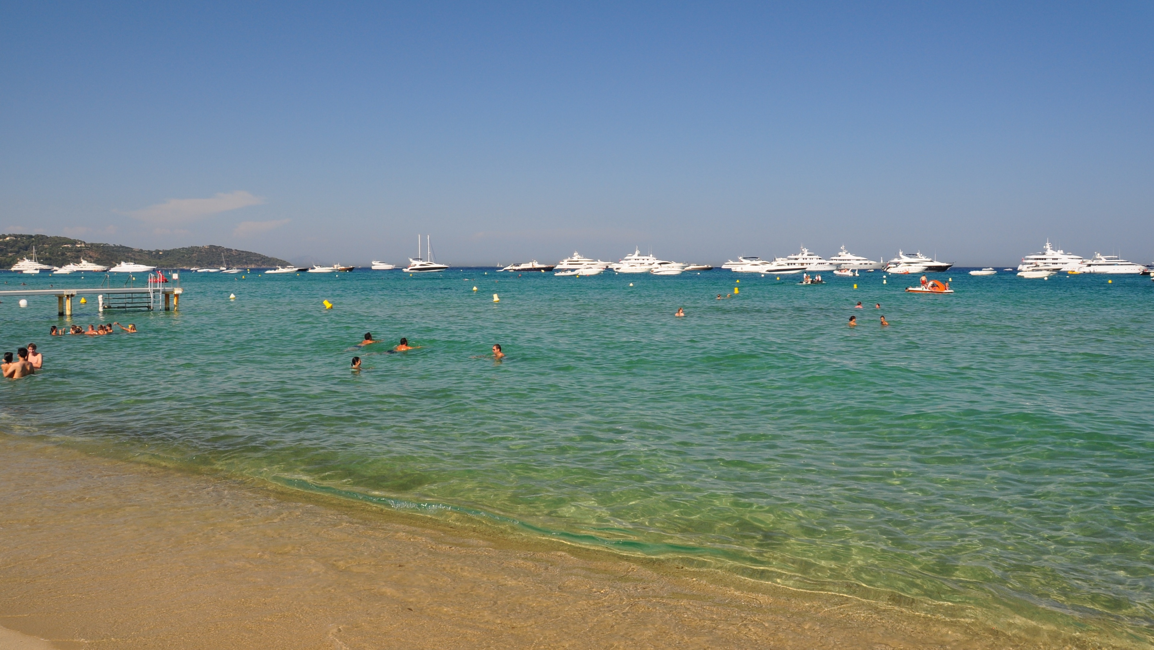 Rent a boat in St Tropez and cruise to Pamepelonne Beach!