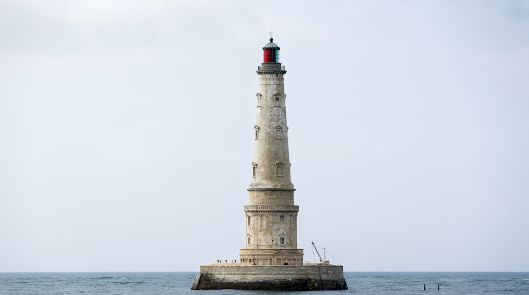 Photo "Cordouan Lighthouse" by François de Dijon (CC BY-SA) / Cropped from original