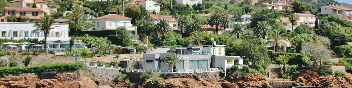 Photo "Le Lavandou" by qwesy qwesy (Creative Commons Attribution 3.0) / Cropped from original