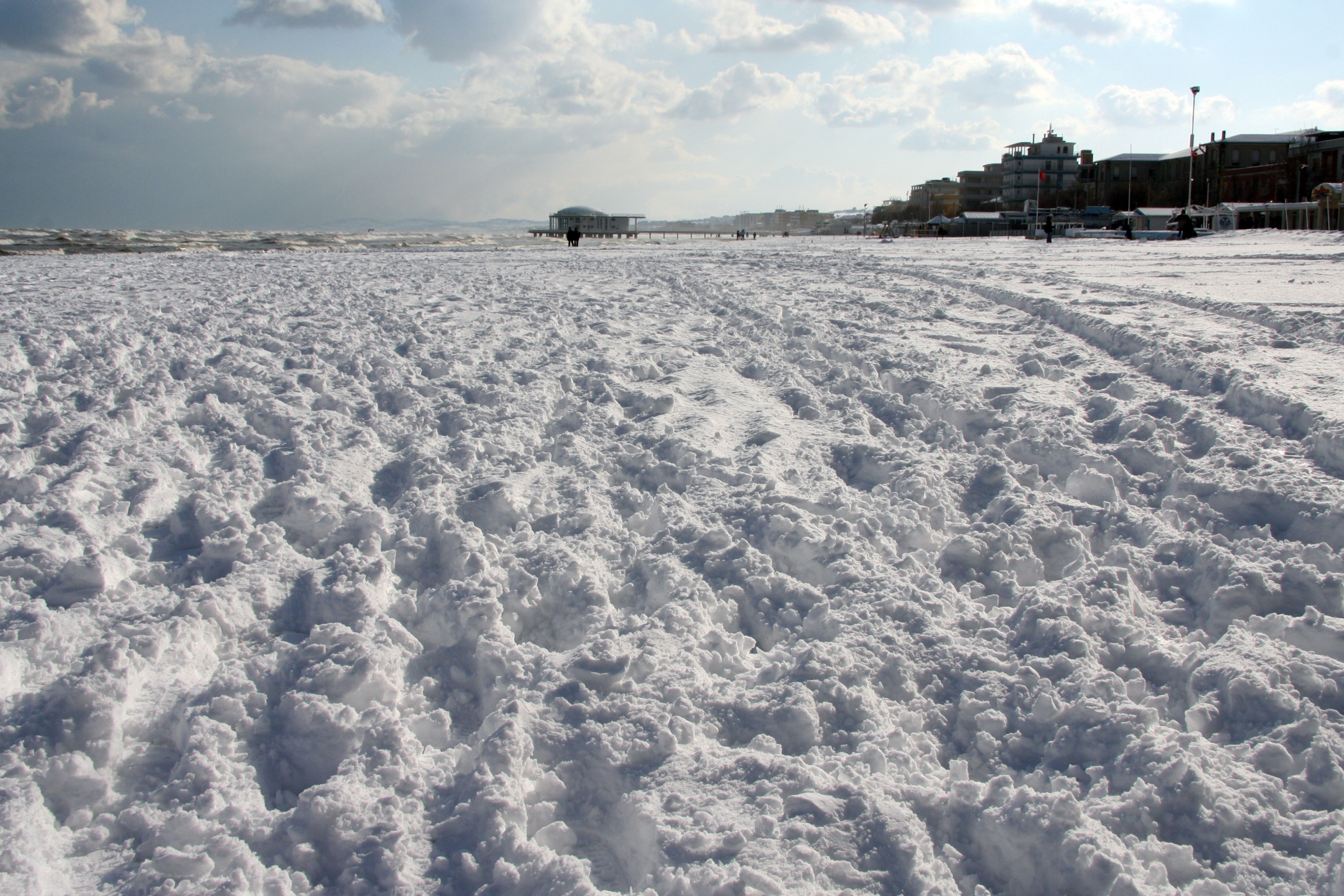 Spiaggia senigalliese con neve