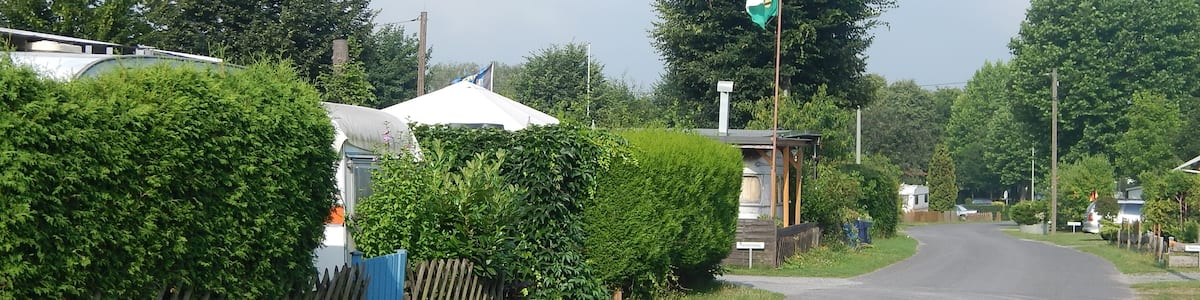 Photo "Campingplatz Mainparksee" by qwesy qwesy (Creative Commons Attribution 3.0) / Cropped from original