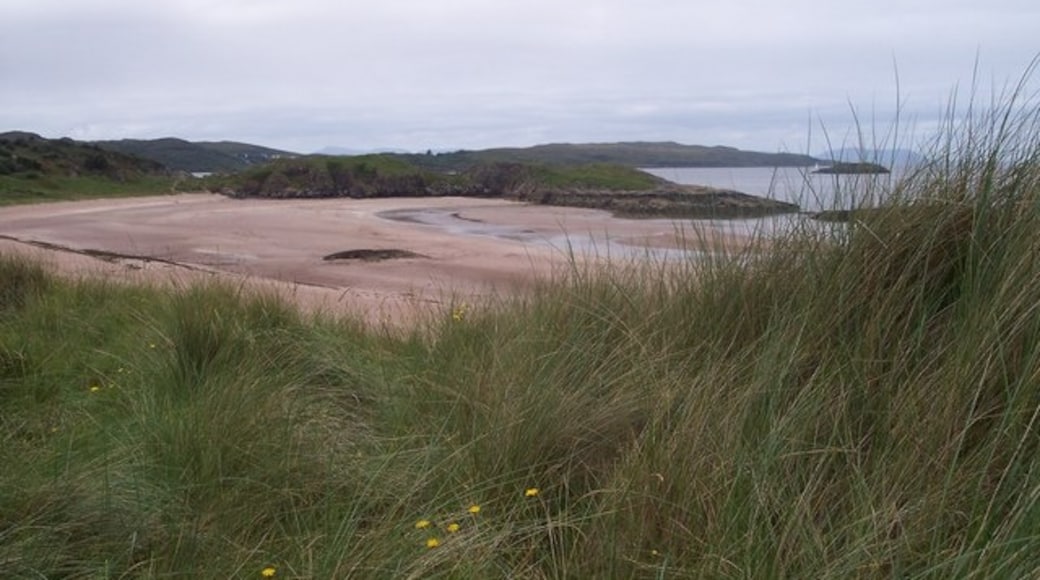Photo "Gairloch Beach" by Helen Pearson (CC BY-SA) / Cropped from original