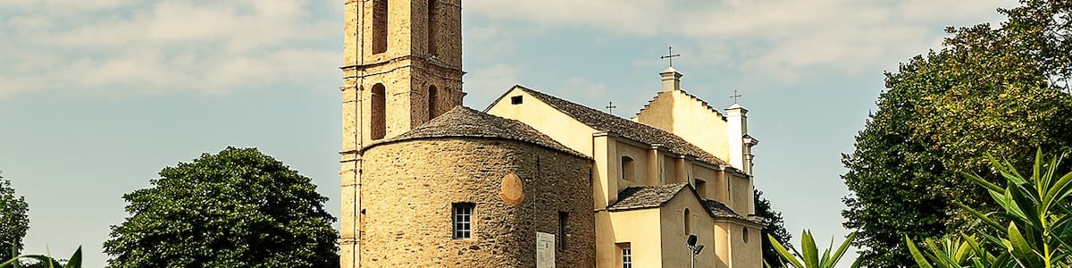 Photo "This building is indexed in the Base Mérimée, a database of architectural heritage maintained by the French Ministry of Culture, under the reference PA00099243 ." by Remischillinger (page does not exist) (Creative Commons Attribution-Share Alike 4.0) / Cropped from original