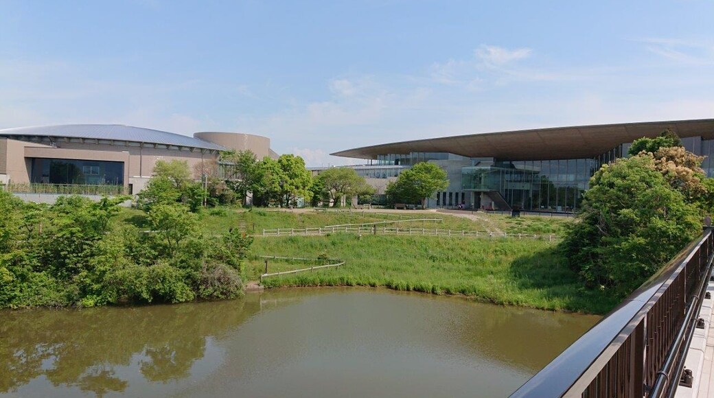 写真「滋賀県立琵琶湖博物館」 投稿者 Kekero (page does not exist) 様 (CC BY-SA) / 元の写真からトリミング
