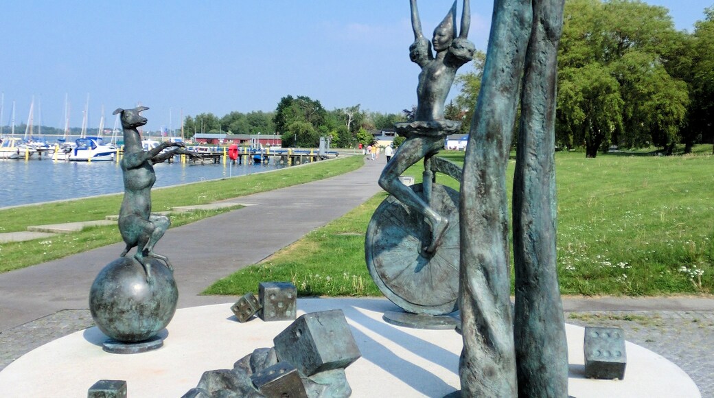 Foto "Ribnitz" oleh Schiwago (CC BY-SA) / Dipotong dari foto asli