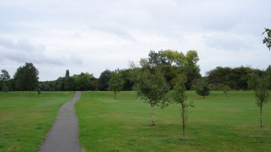 Photo "Footpath Across Chilwell Manor Golf Course" by Oxymoron (Creative Commons Attribution-Share Alike 2.0) / Cropped from original