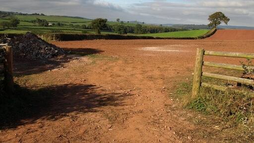 Foto “Bathealton” tomada por Derek Harper (CC BY-SA); recorte de la original