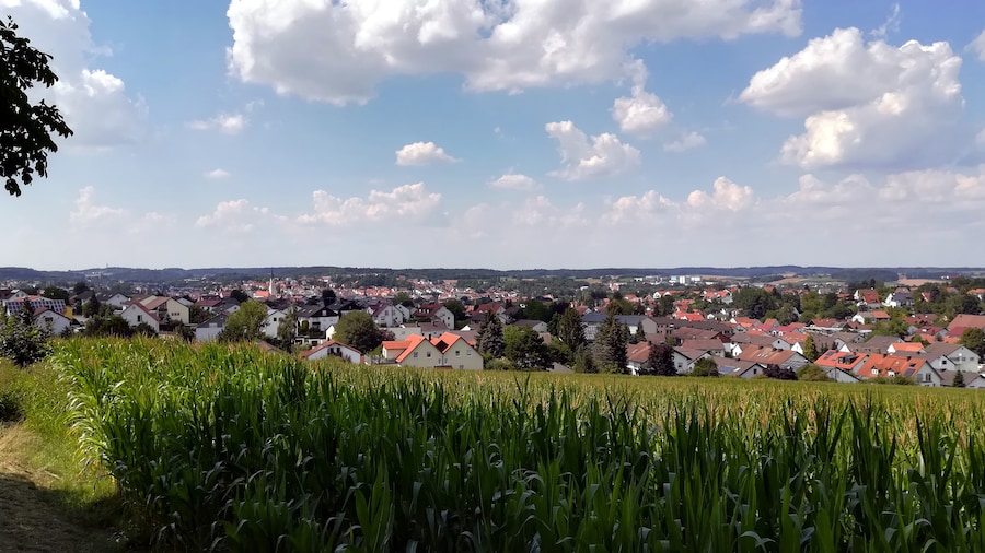 Photo "Pfaffenhofen an der Ilm ist die Kreisstadt und größte Stadt des gleichnamigen Landkreises im Regierungsbezirk Oberbayern." by Helmlechner (Creative Commons Attribution-Share Alike 4.0) / Cropped from original