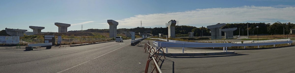 Photo "建設中の東海環状 東員IC" by z tanuki (Creative Commons Attribution 3.0) / Cropped from original