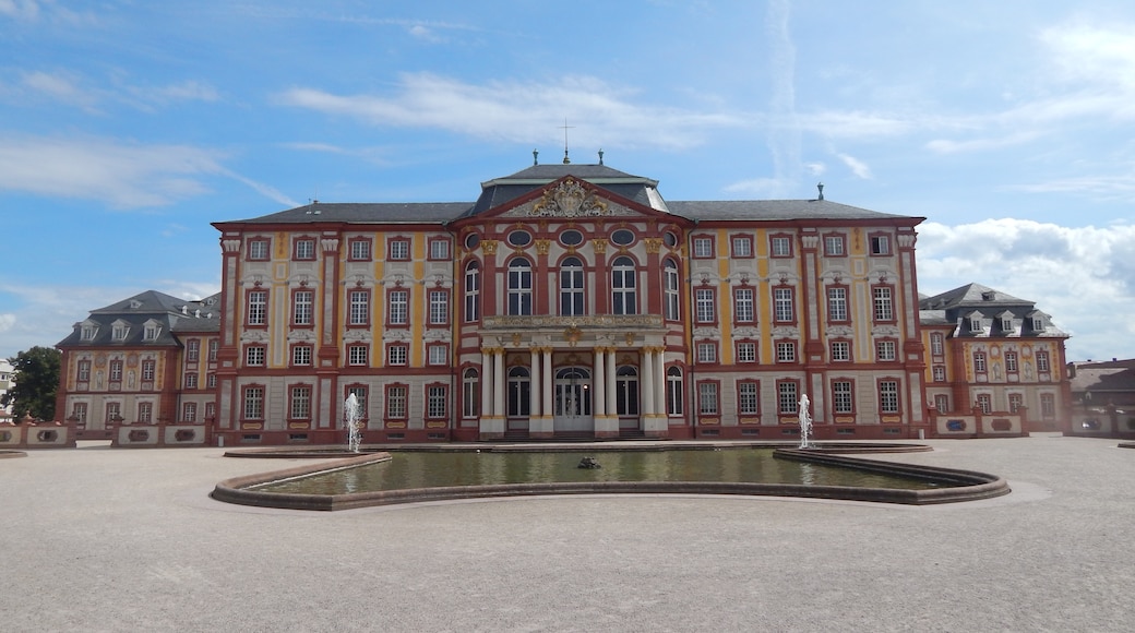 Foto ‘Schloss Bruchsal’ van LeonSiPL (page does not exist) (CC BY-SA) / bijgesneden versie van origineel