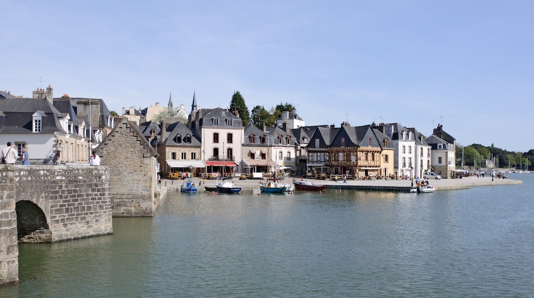 Foto "Port Saint-Goustan" de Myrabella (CC BY-SA) / Recortada do original