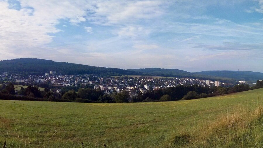 Photo "Panorama shot from a small hill in Taunusstein." by Freinersen (page does not exist) (Creative Commons Attribution-Share Alike 4.0) / Cropped from original