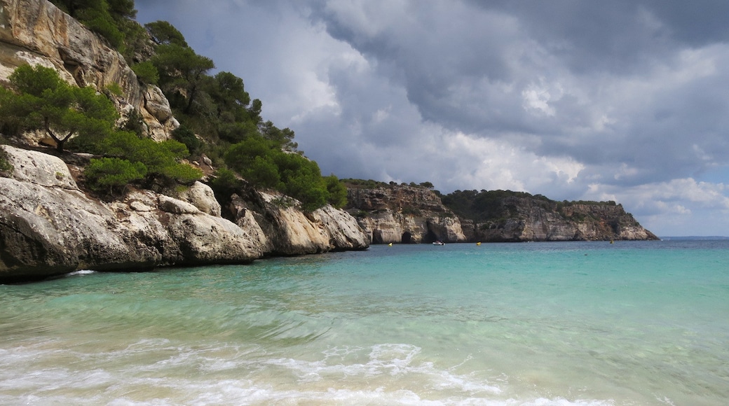 Foto "Playa Macarelleta" de Ben Salter (CC BY) / Recortada de la original