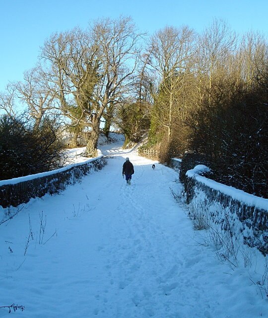 Foto "Egglestone Abbey" de Andy Waddington (CC BY-SA) / Recortada do original