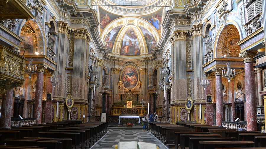 Photo "Chiesa dei Santi Martiri Avventore, Ottavio e Solutore (Torino)" by Carlodell (Creative Commons Attribution-Share Alike 4.0) / Cropped from original