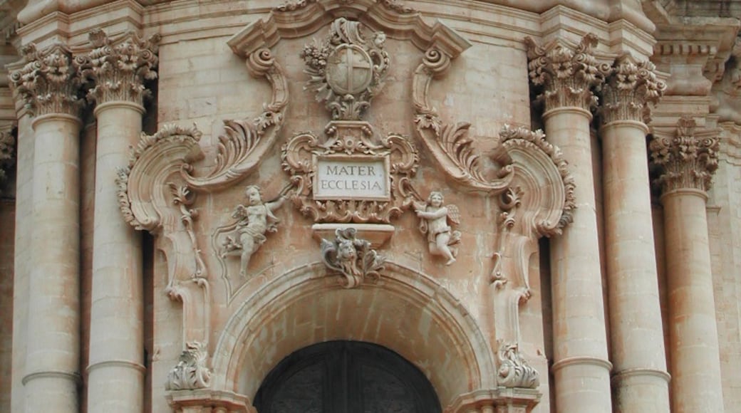 Foto "Cattedrale di San Giorgio" di Francesco Bandarin (CC BY-SA) / Ritaglio dell’originale