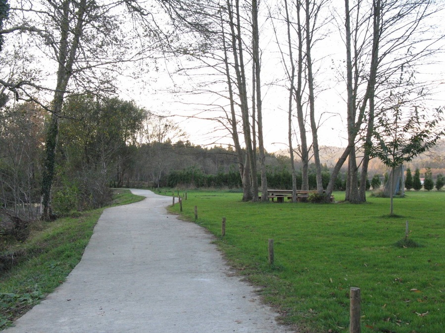 paseo o lado rio Xubia