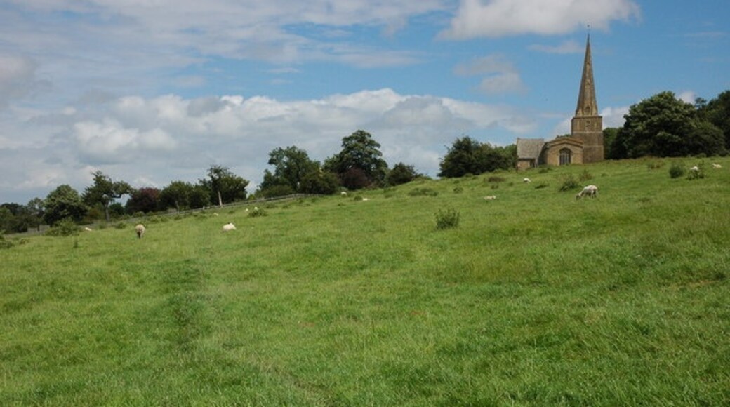 Billede "Saintbury" af Philip Halling (CC BY-SA) / beskåret fra det originale billede