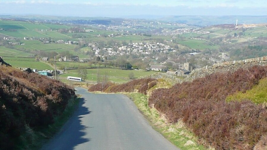 Photo "Hill House Edge Lane, Oxenhope Straight down the hillside, no nonsense. Oxenhope Church can just be seen towards the right." by Humphrey Bolton (Creative Commons Attribution-Share Alike 2.0) / Cropped from original