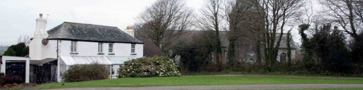 Photo "Village green and church" by roger geach (Creative Commons Attribution-Share Alike 2.0) / Cropped from original