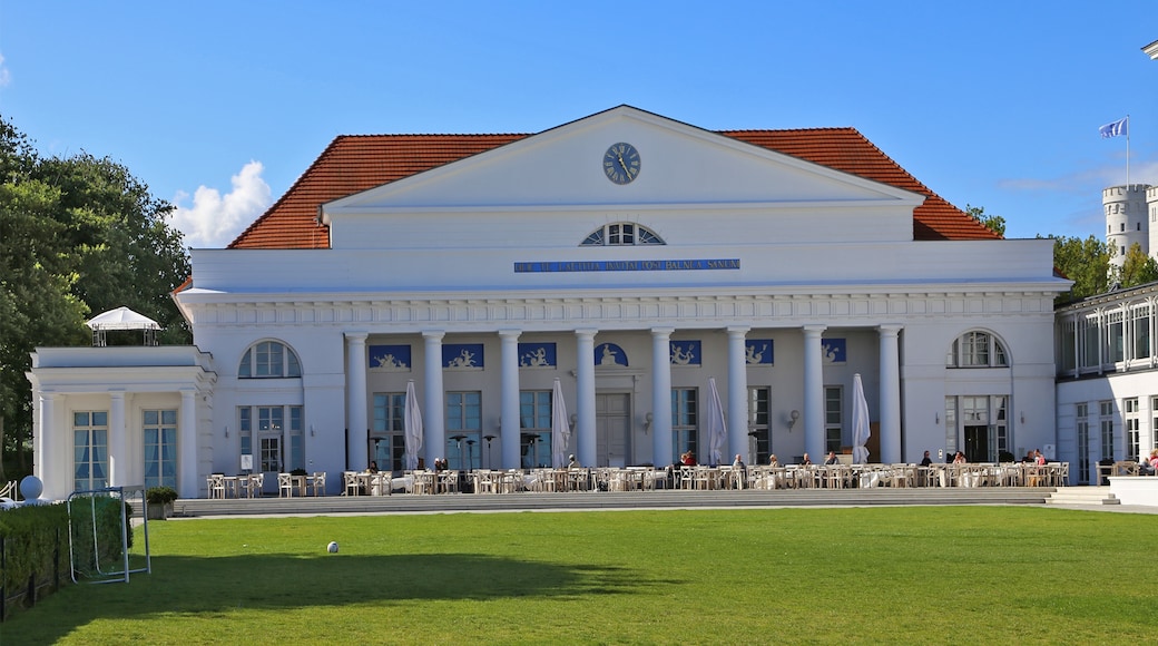 Photo "Heiligendamm" by W. Bulach (page does not exist) (CC BY-SA) / Cropped from original