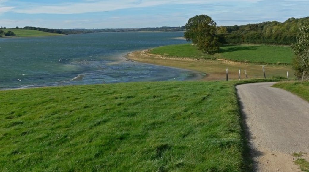 Photo "Rutland Water Country Park" by Mat Fascione (CC BY-SA) / Cropped from original