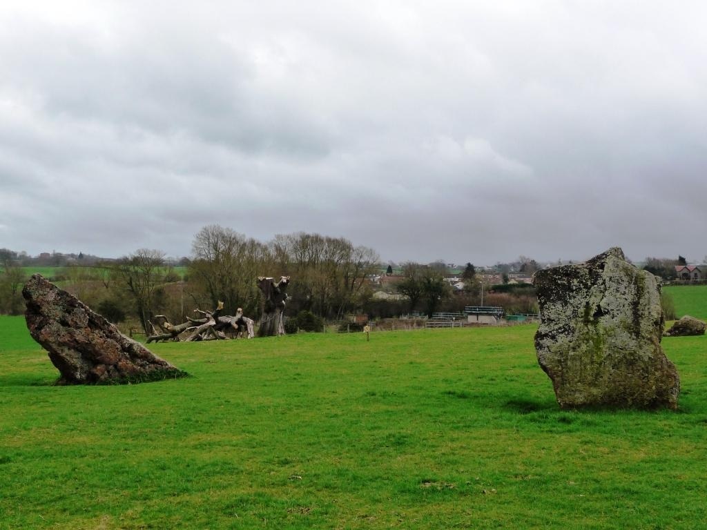 Billede "Stanton Drew" af Christine Johnstone (CC BY-SA) / beskåret fra det originale billede