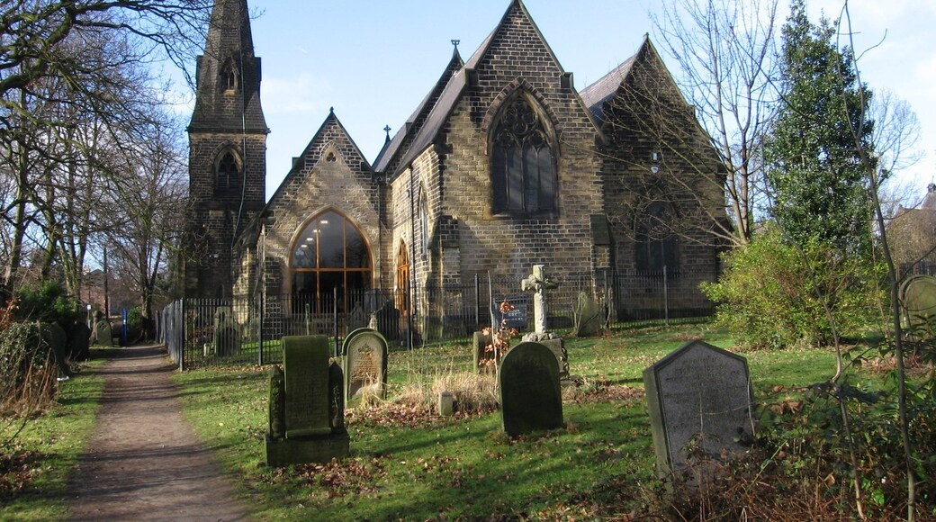 Photo "Chapeltown" by Dave Bevis (CC BY-SA) / Cropped from original