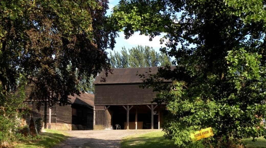 Photo "Stradishall" by Robert Edwards (CC BY-SA) / Cropped from original