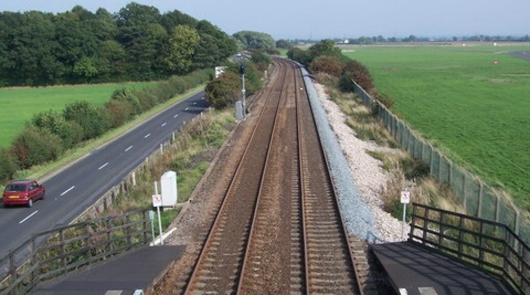 Foto "Middleton St George" de Adam Brookes (CC BY-SA) / Recortada do original