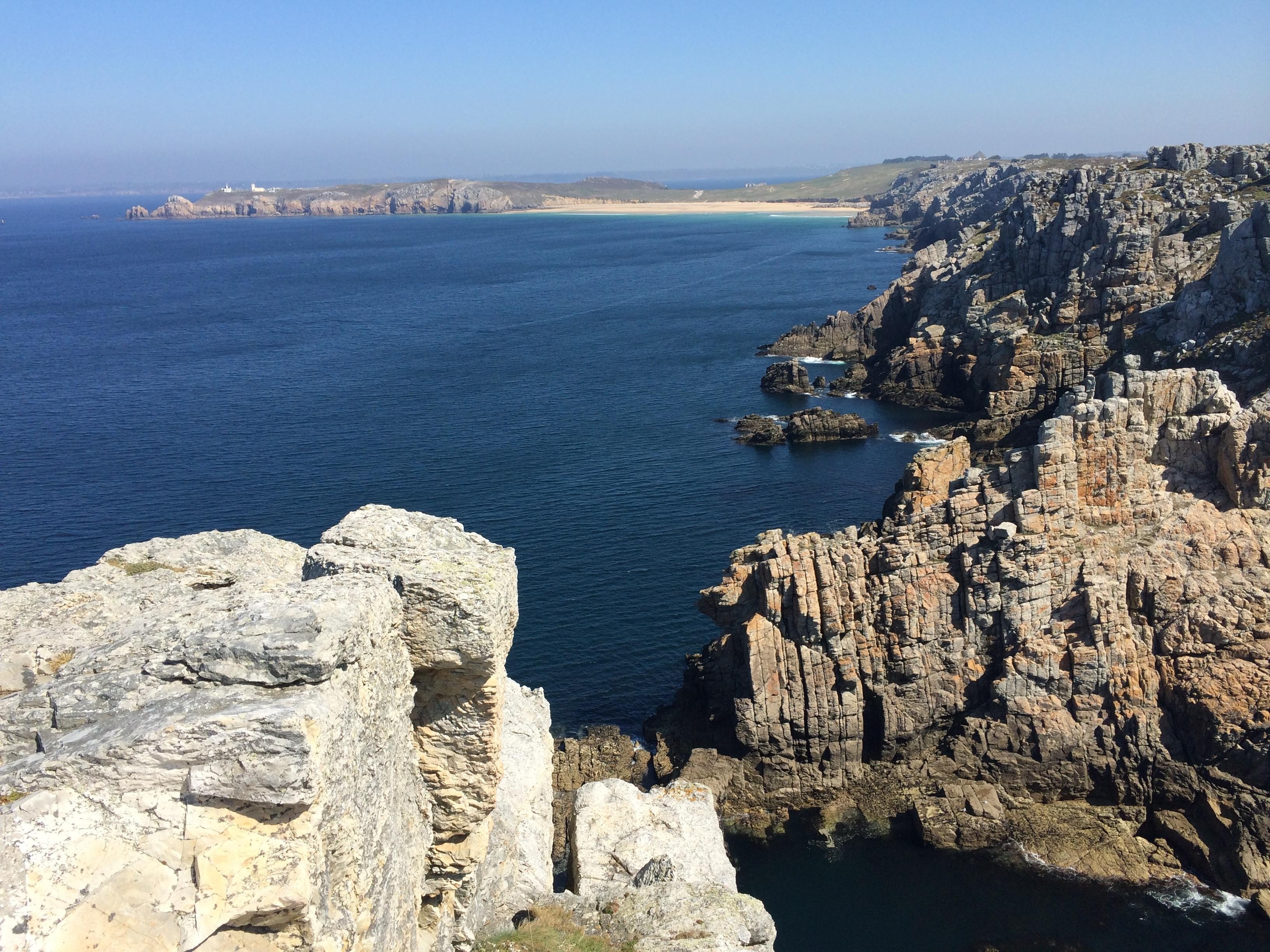 Photo "Pointe de Pen-Hir" by Cédric PINEAU (CC BY) / Cropped from original