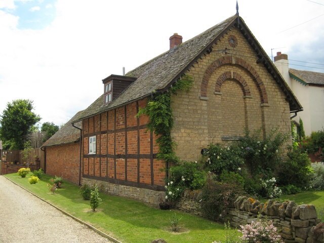 Foto "Bricklehampton" de Philip Halling (CC BY-SA) / Recortada do original