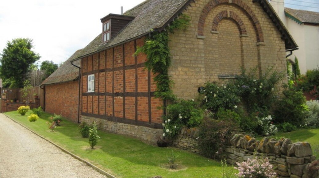 Foto "Bricklehampton" de Philip Halling (CC BY-SA) / Recortada do original