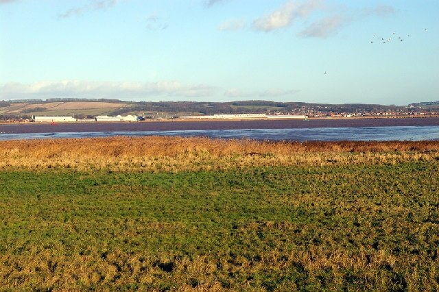 Foto "Whitton" de David Wright (CC BY-SA) / Recortada do original