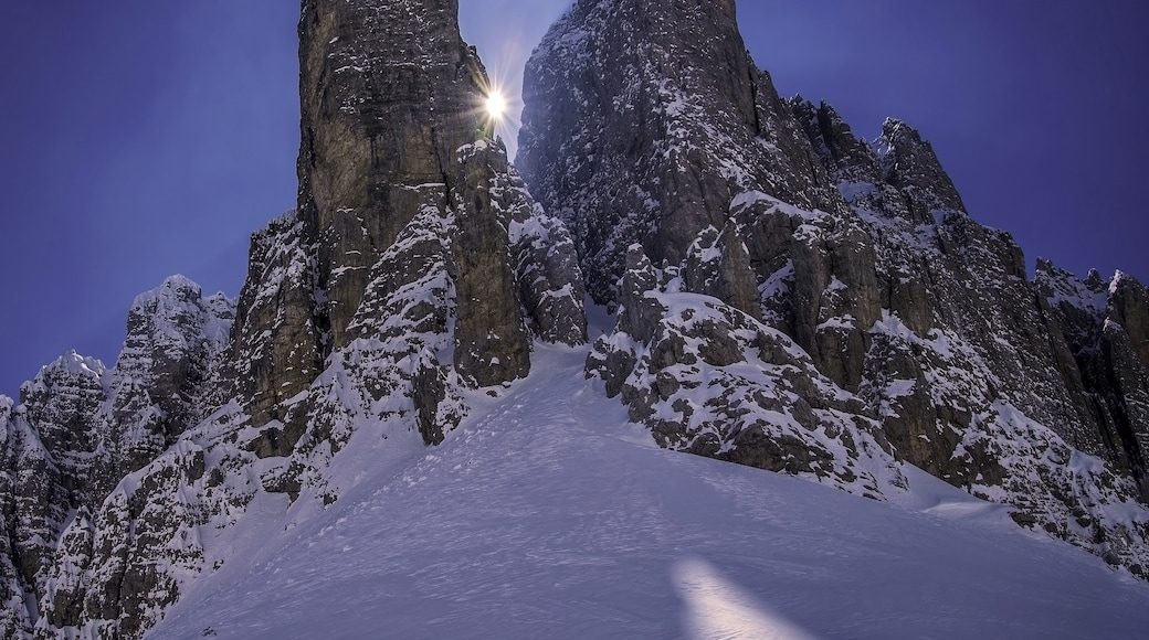 Foto „Naturpark der Friulanischen Dolomiten“ von SkiNick890 (page does not exist) (CC BY-SA)/zugeschnittenes Original