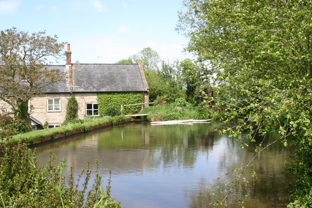 Foto “Newbridge” tomada por Jim Woodward-Nutt (CC BY-SA); recorte de la original