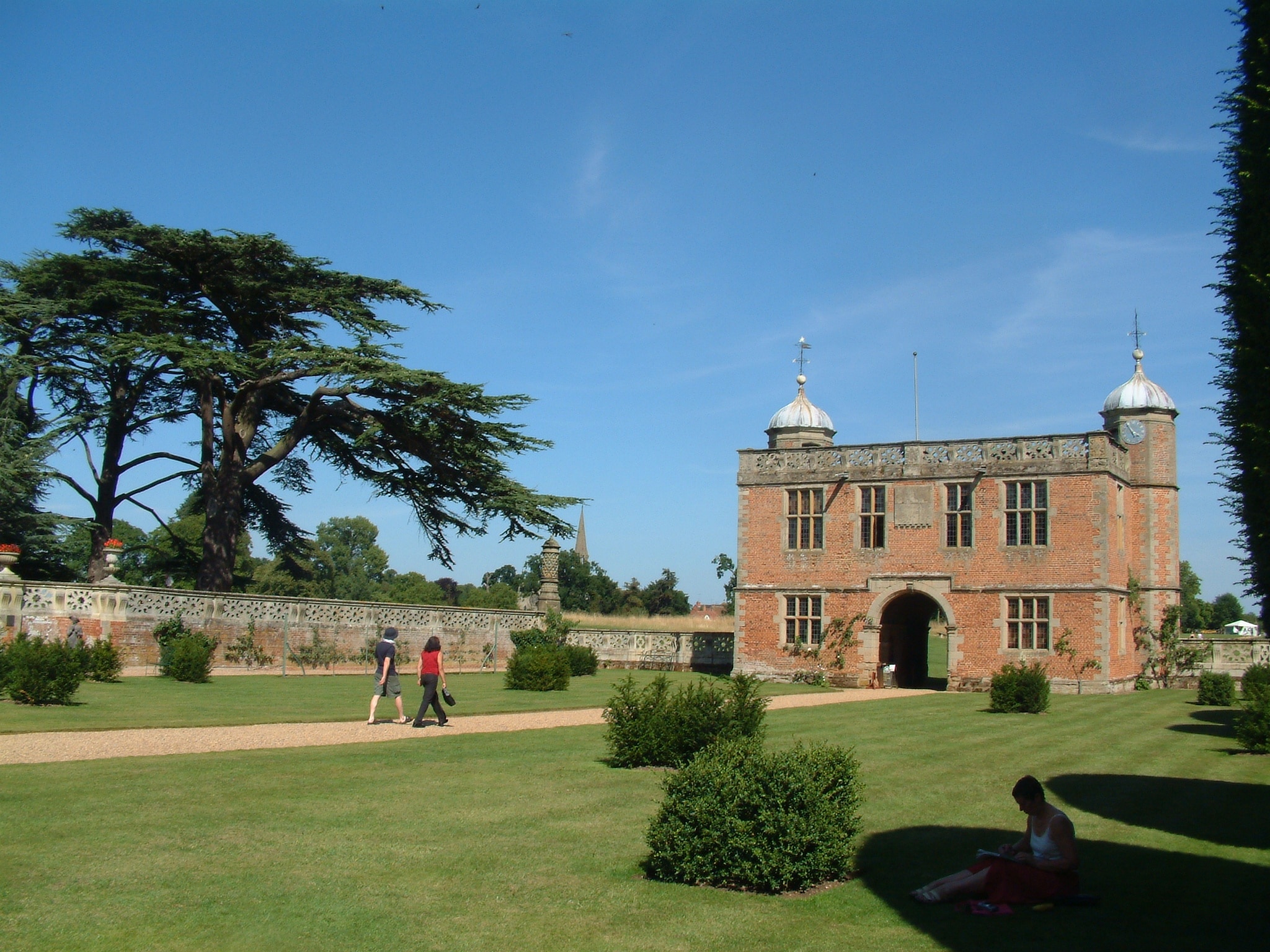 is charlecote park dog friendly