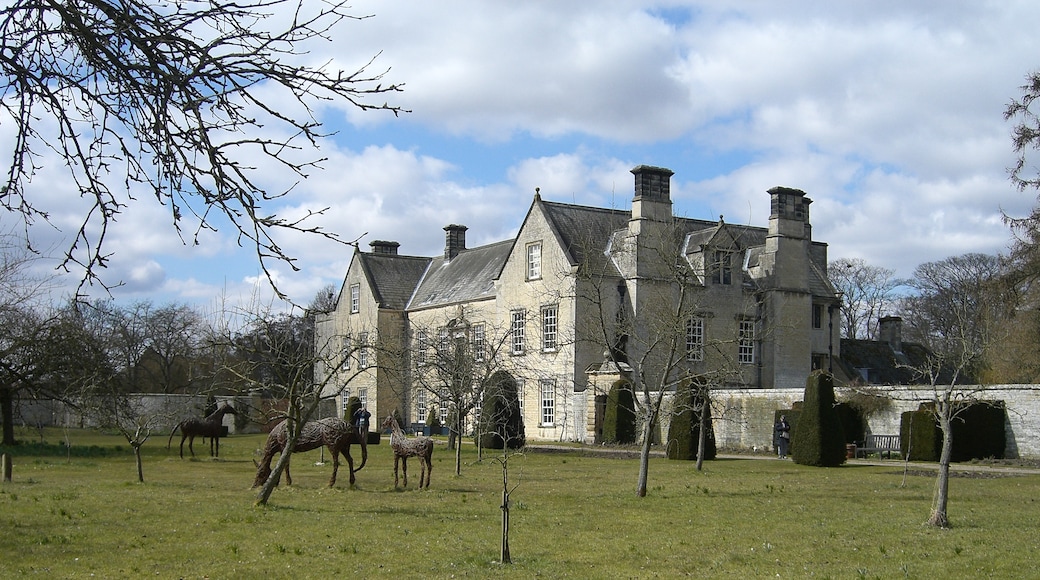 Photo "National Trust Nunnington Hall" by PJMarriott (CC BY) / Cropped from original