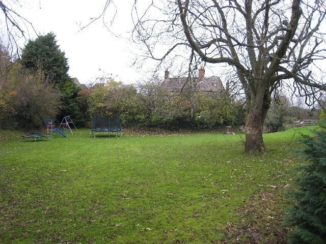 Photo "Siddington" by David Stowell (CC BY-SA) / Cropped from original