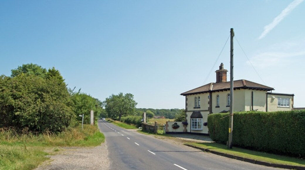 Kuva ”Holton le Clay” käyttäjältä David Wright (CC BY-SA) / rajattu alkuperäisestä kuvasta