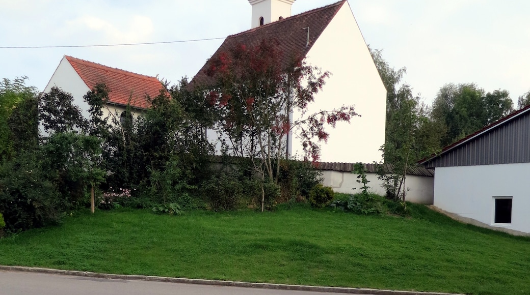 Die Kirche St. Laurentius in Pfaffenhofen, Ansicht aus NordWest