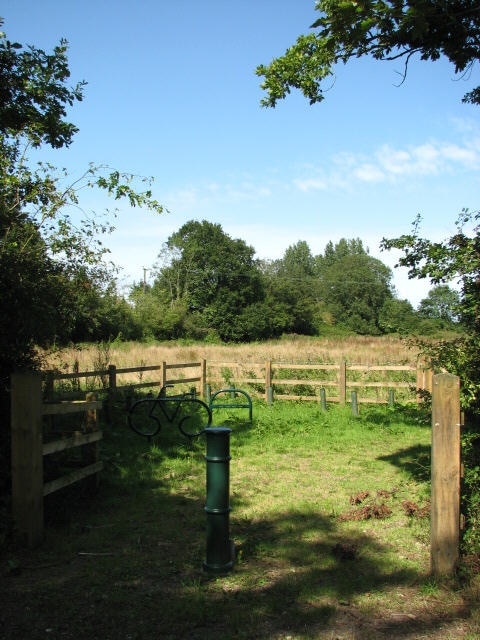 Photo "Suffield" by Evelyn Simak (CC BY-SA) / Cropped from original